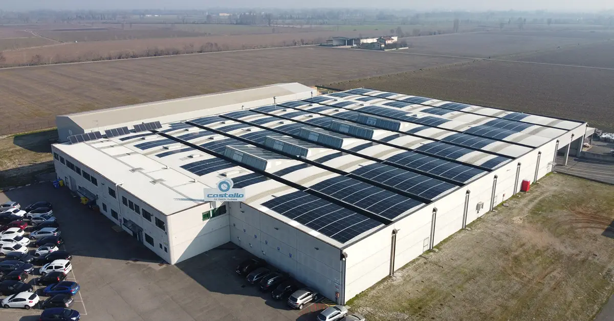 Impianto fotovoltaico industriale installato su copertura industriale presso Castello Italia S.p.a. Impianto fotovoltaico industriale installato su copertura industriale presso Castello Italia S.p.a.