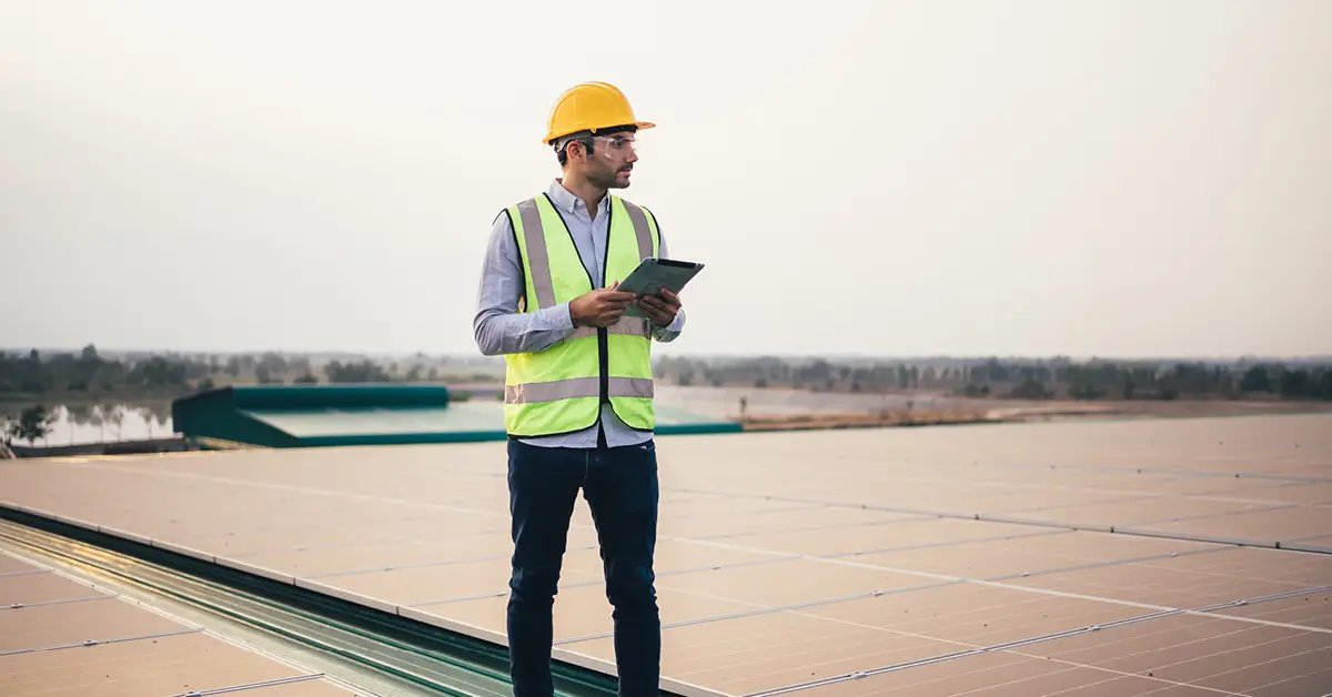 general contractor edilizia industriale5 tecnico su fotovoltaico per aziende