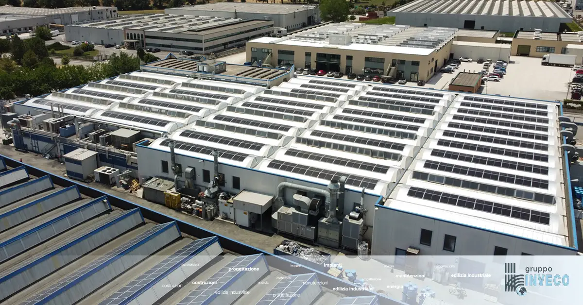 capannone con fotovoltaico industriale