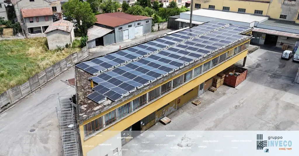 impianto fotovoltaico su copertura industriale