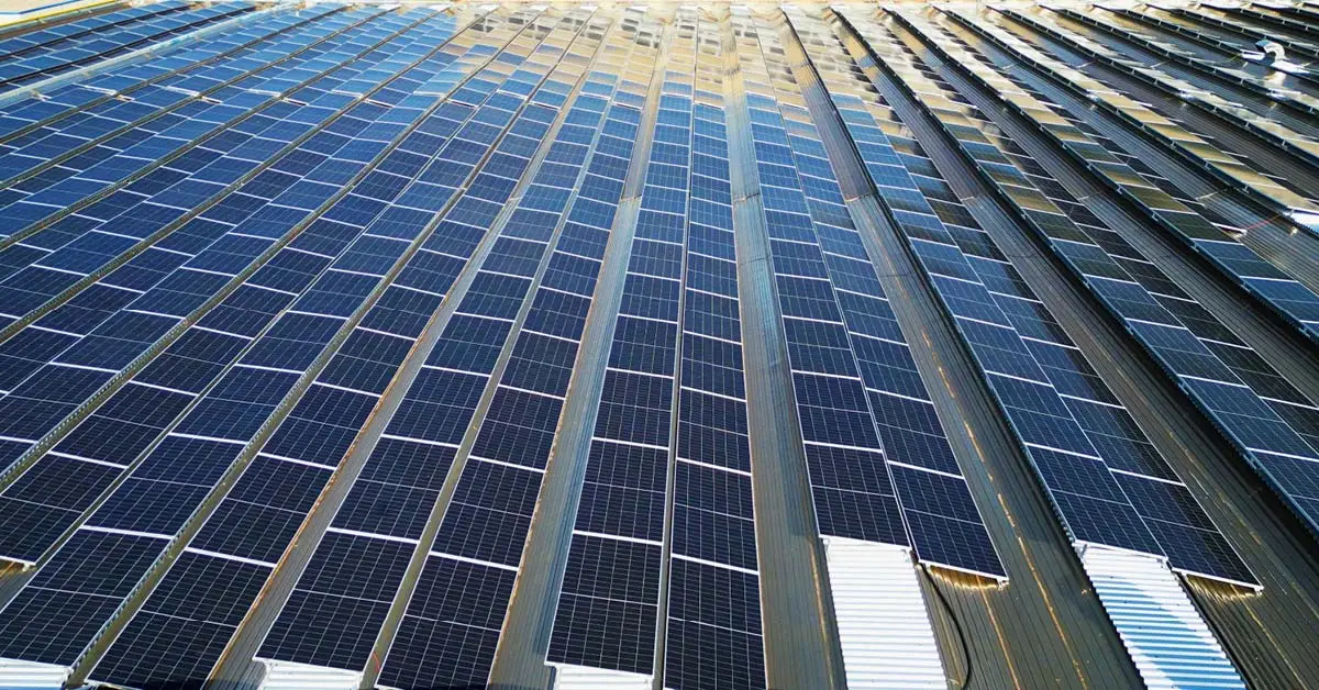 Impianto Fotovoltaico per aziende su copertura industriale Impianto Fotovoltaico per aziende su copertura industriale