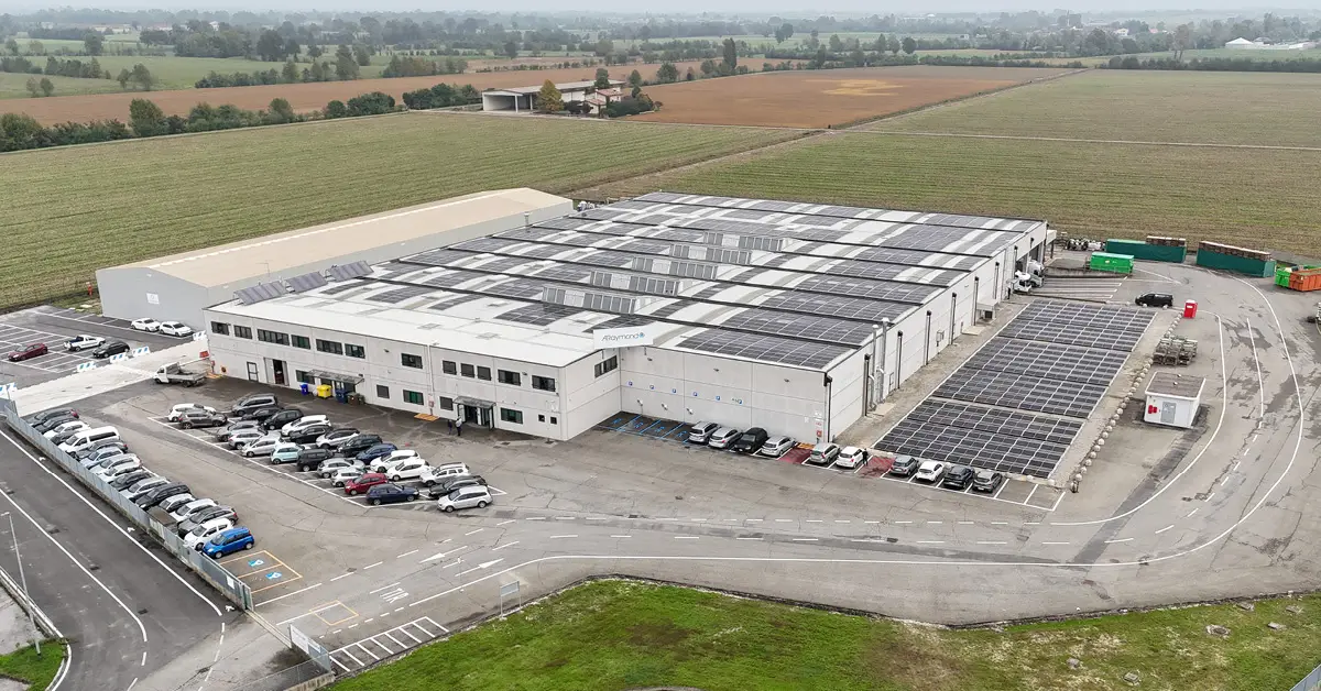Stabilimento con impianto fotovoltaico di Castello Italia Stabilimento con impianto fotovoltaico di Castello Italia