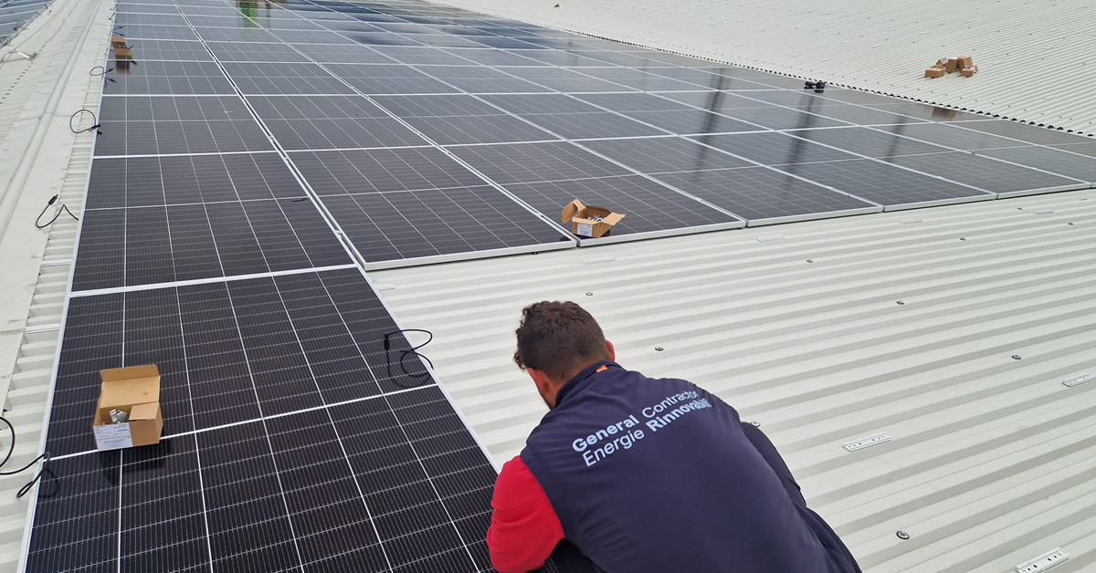 Lavori su un nuovo impianto fotovoltaico
