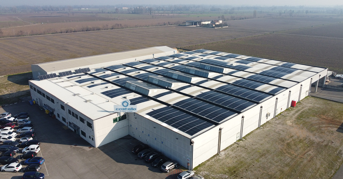 Impianto fotovoltaico industriale installato su copertura industriale presso Castello Italia S.p.a.