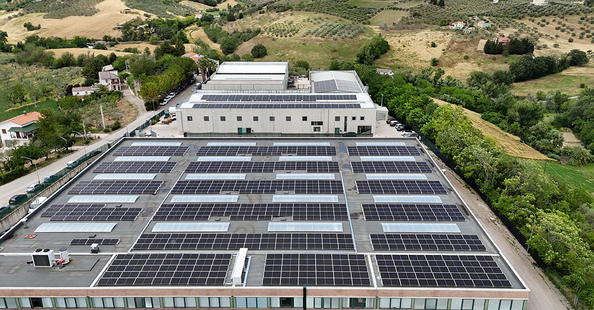 Impianto Fotovoltaico Industriale 350,15 kWp Impianto Fotovoltaico Industriale 350,15 kWp